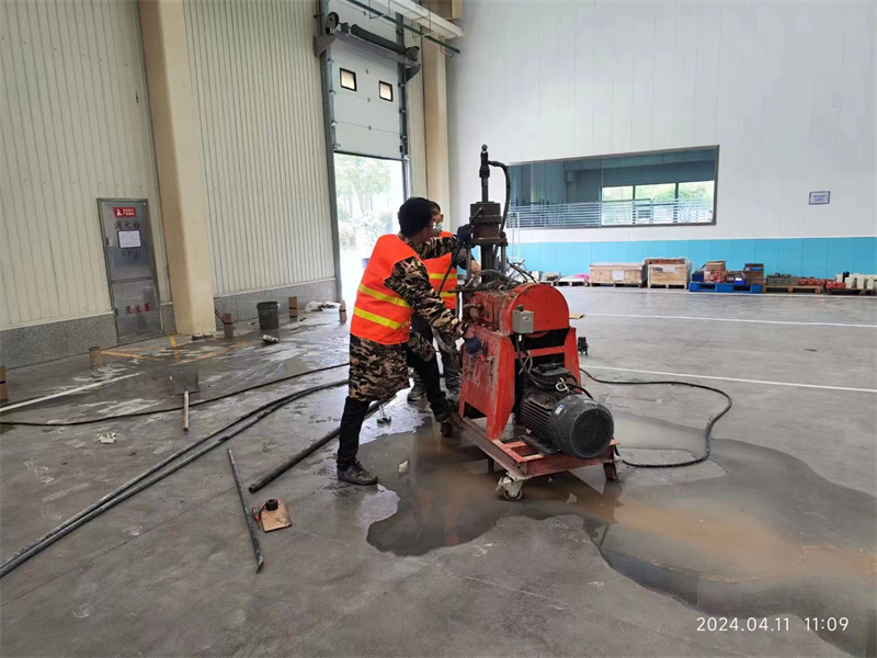 黑山厂房地面下沉塌陷注浆加固施工